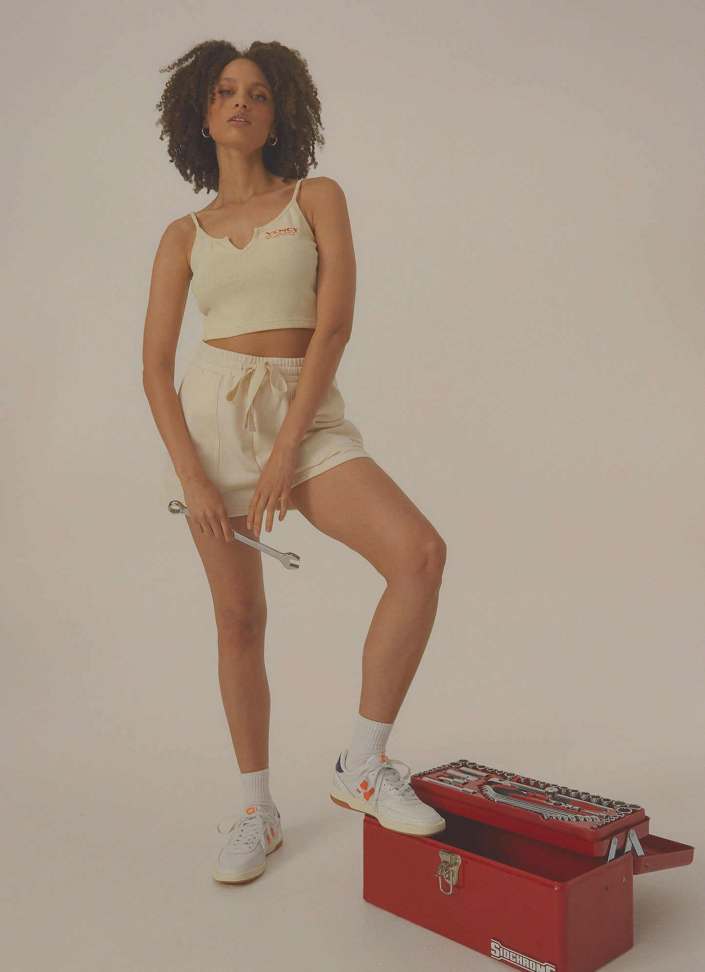 Ärmelloses Crop-Top mit Trägern