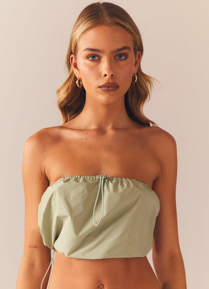 Trägerloses Crop Top mit Tunnelzug