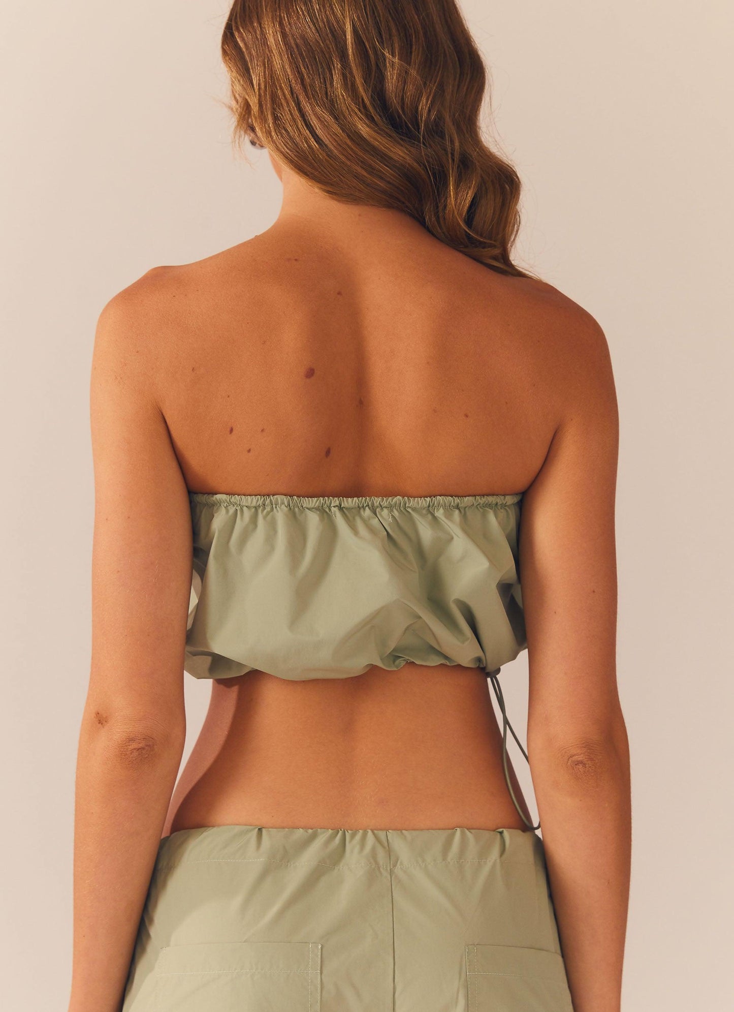 Trägerloses Crop Top mit Tunnelzug