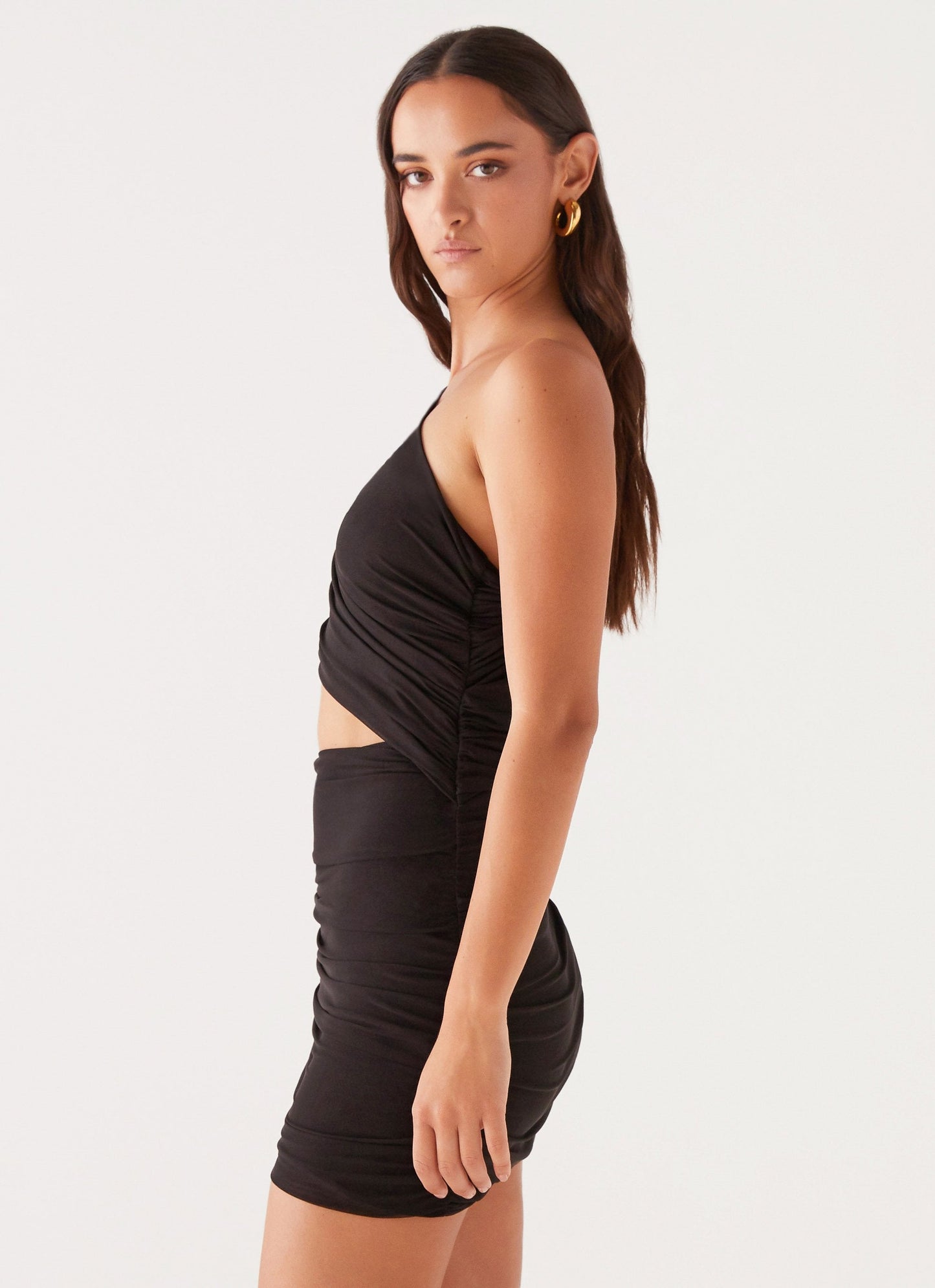 Mini Kleid mit One-Shoulder-Ausschnitt und Cut-out