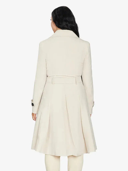 Doppelreihiger Trenchcoat mit Gürtel